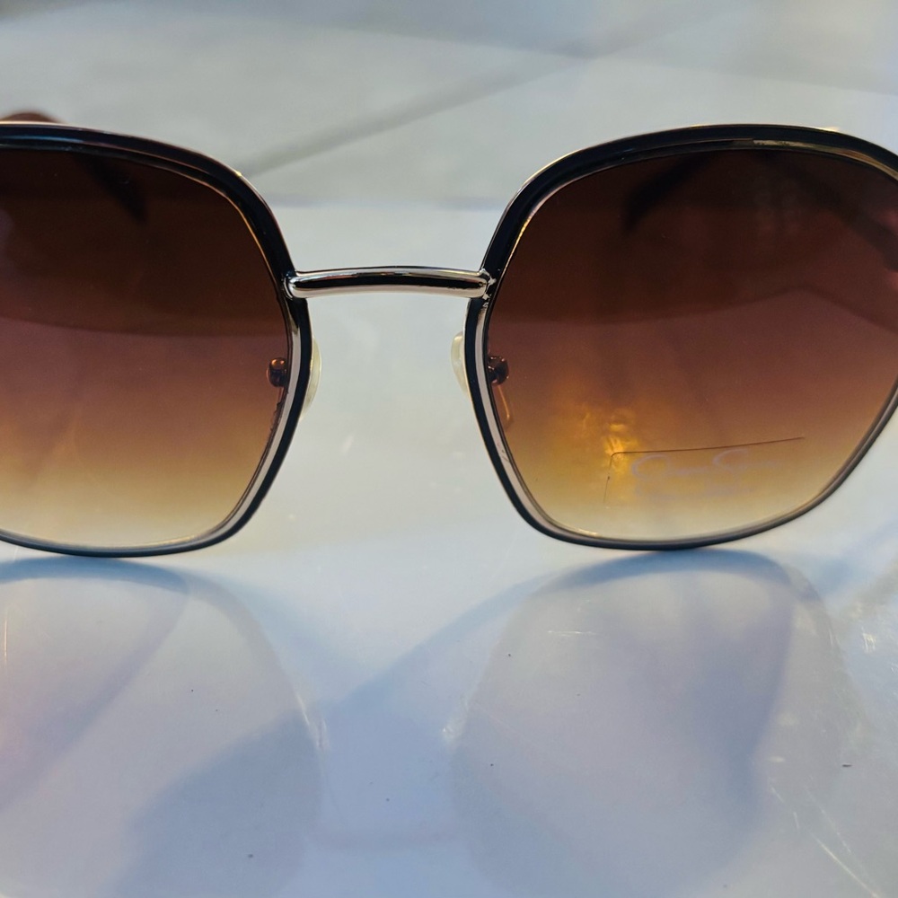 Jessica Simpson Oversized Sunglasses With Case - Picture 6 of 10